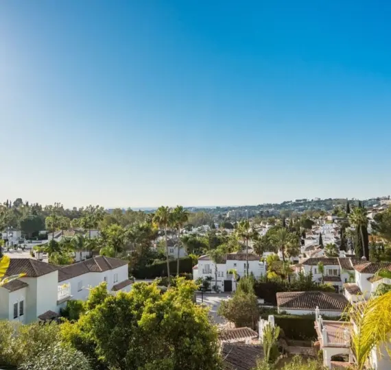 Sale of ground floor apartment in Nueva Andalucía