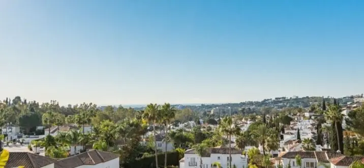 Sale of ground floor apartment in Nueva Andalucía 1