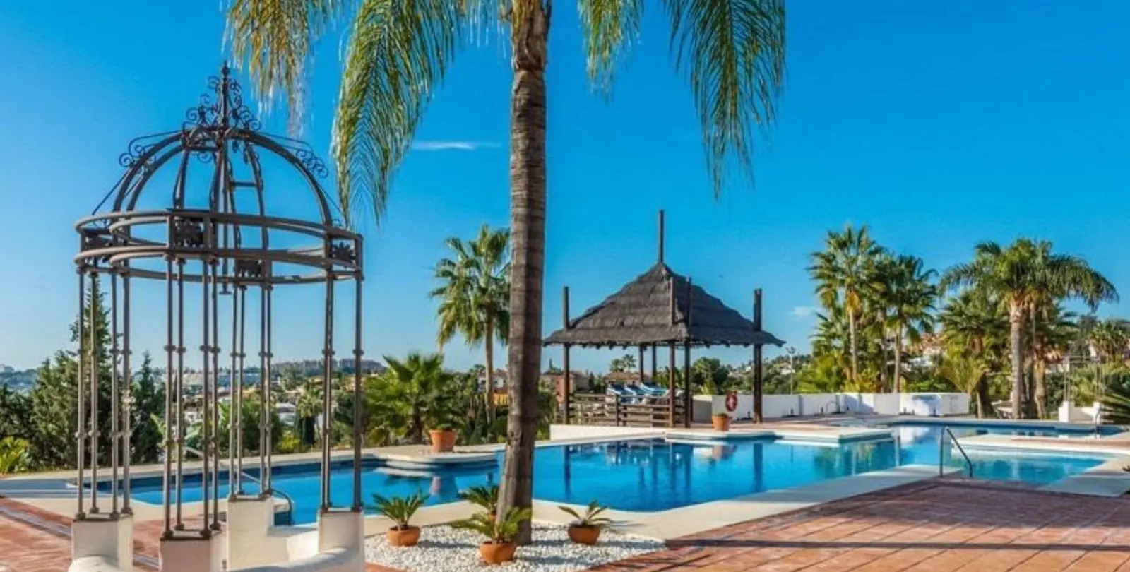Sale of ground floor apartment in Nueva Andalucía 1