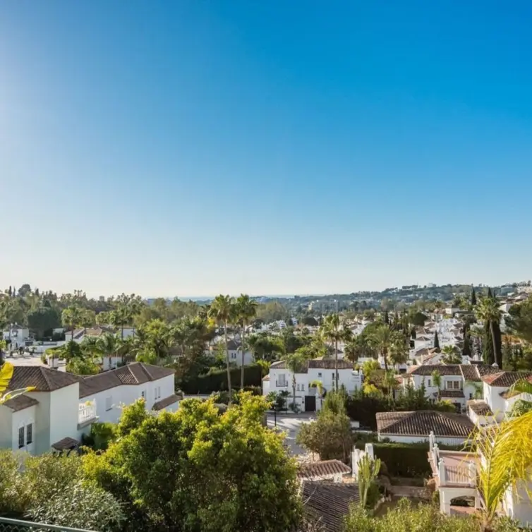 Sale of ground floor apartment in Nueva Andalucía