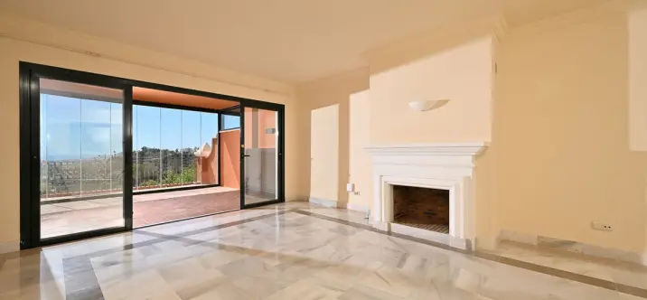 Sale of middle floor apartment in Benahavís 4