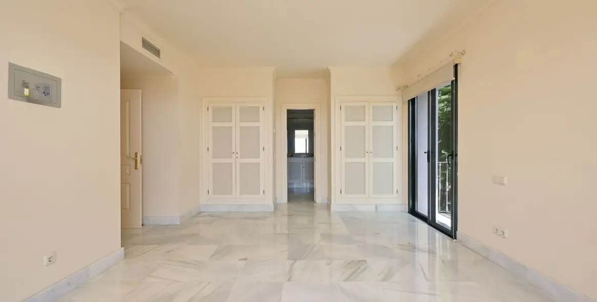 Продажа апартаментов на среднем этаже в Benahavís 22