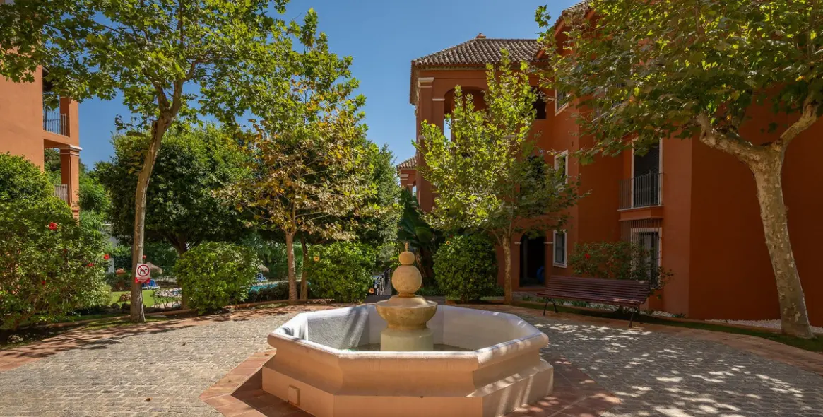 Продажа апартаментов на среднем этаже в Benahavís 25