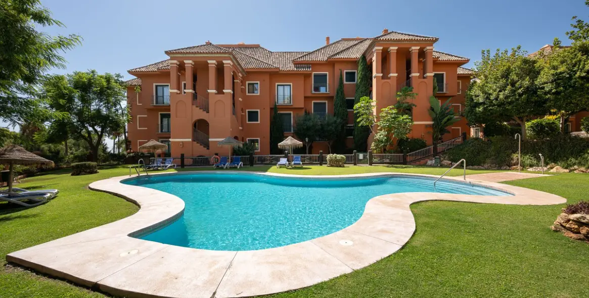 Продажа апартаментов на среднем этаже в Benahavís 27