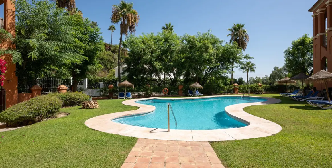 Продажа апартаментов на среднем этаже в Benahavís 28