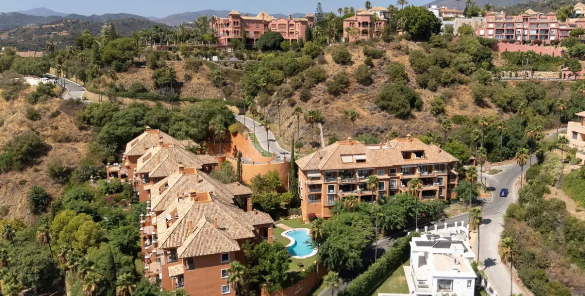 Продажа апартаментов на среднем этаже в Benahavís 30