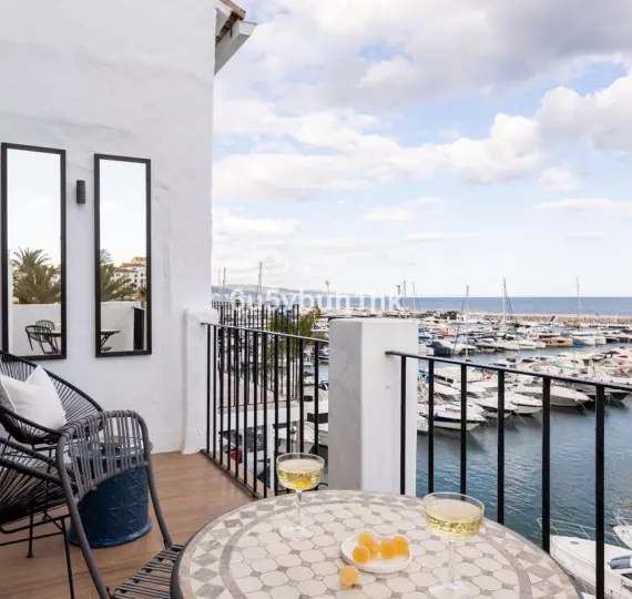Sale of penthouse in Puerto Banús