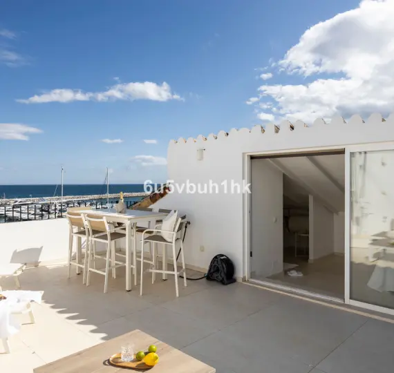 Sale of penthouse in Puerto Banús