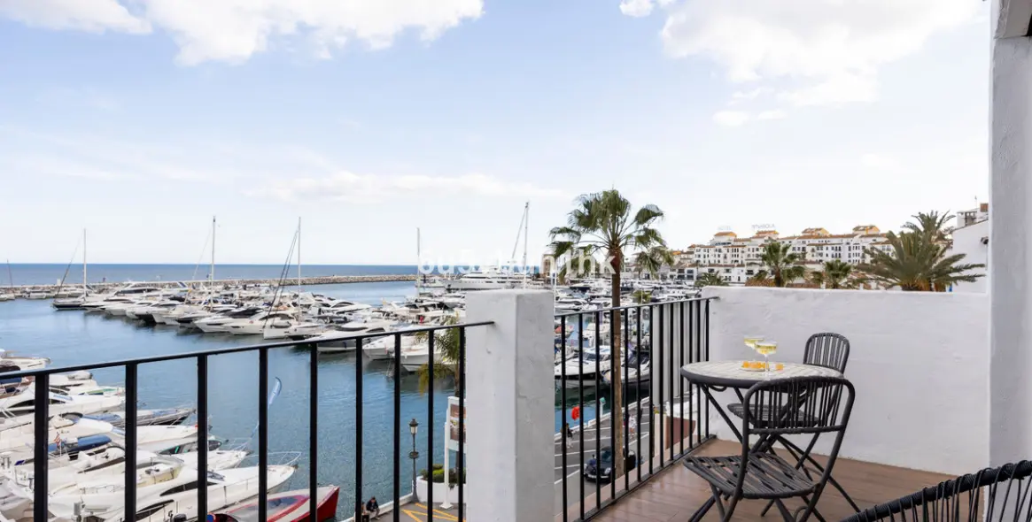 Sale of penthouse in Puerto Banús 5