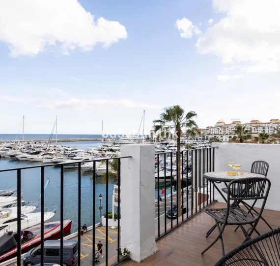 Sale of penthouse in Puerto Banús