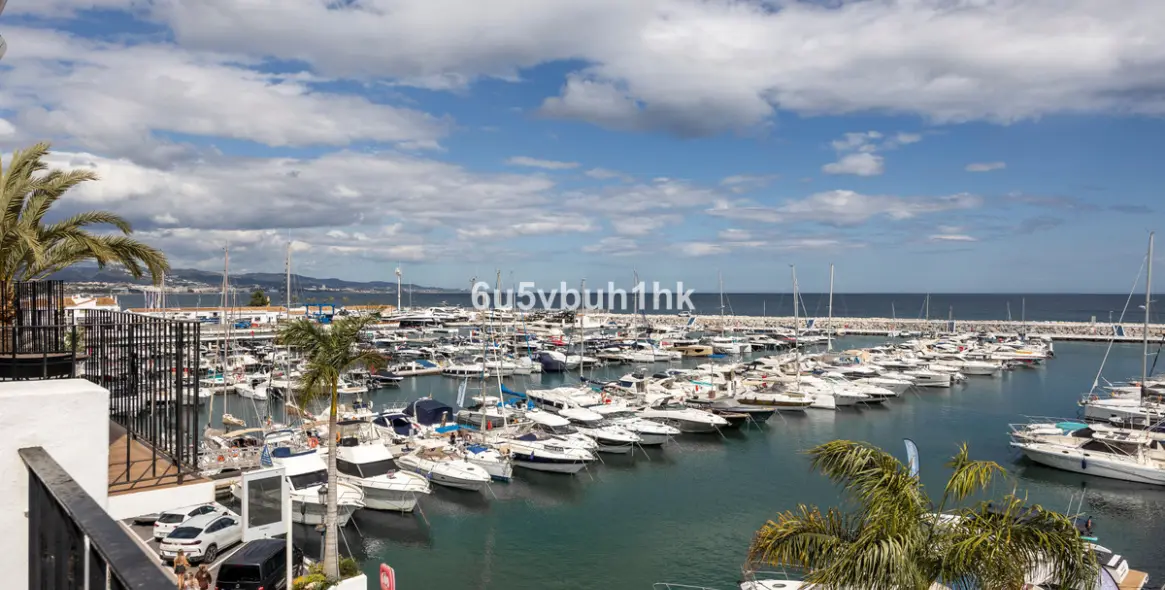 Sale of penthouse in Puerto Banús 10