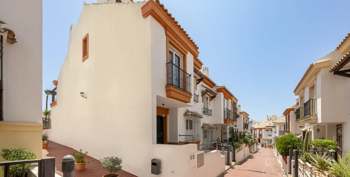 Sale of semi-detached house in Marbella 3