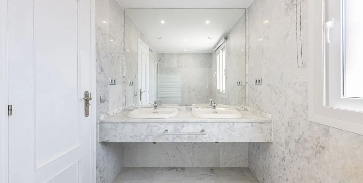 Sale of semi-detached house in Marbella 33