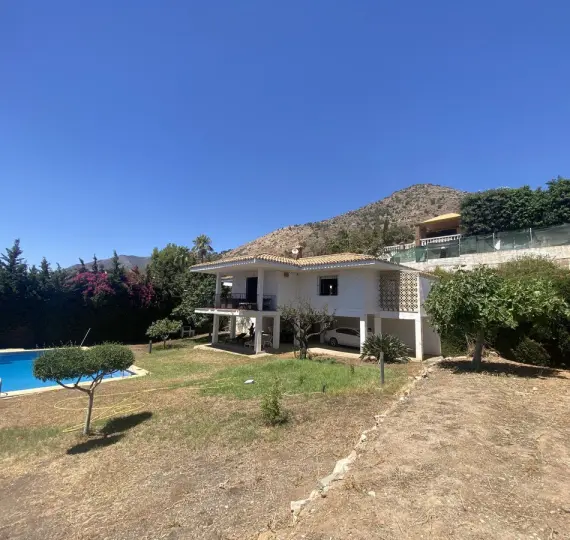 Продажа  отдельно стоящей виллы в La Capellania