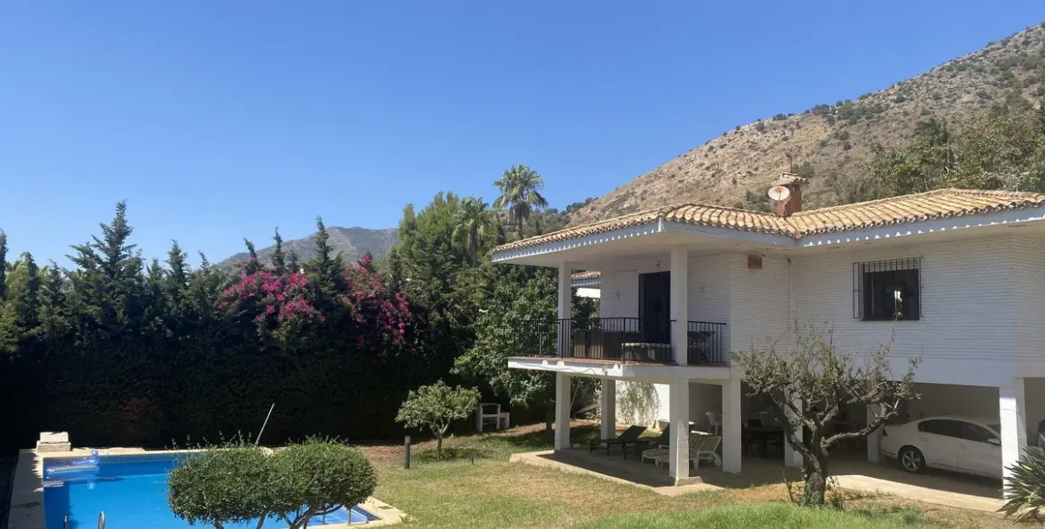 Продажа  отдельно стоящей виллы в La Capellania 2