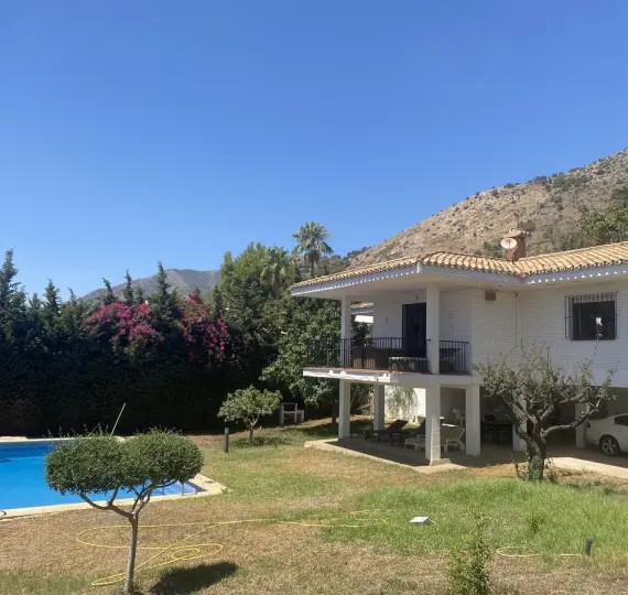 Продажа  отдельно стоящей виллы в La Capellania