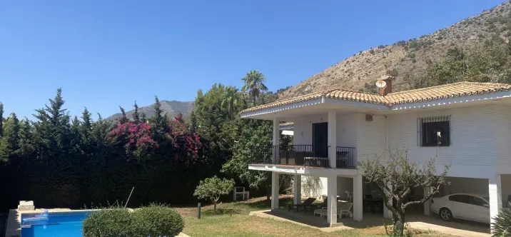 Продажа  отдельно стоящей виллы в La Capellania 1