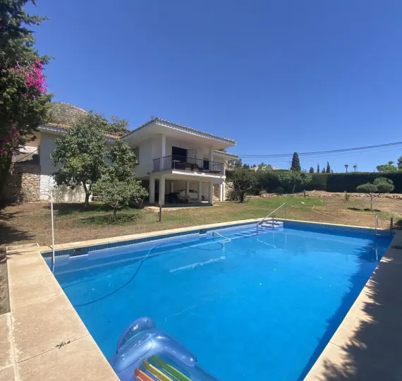 Продажа  отдельно стоящей виллы в La Capellania