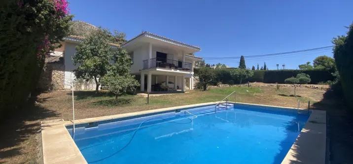 Продажа  отдельно стоящей виллы в La Capellania 3