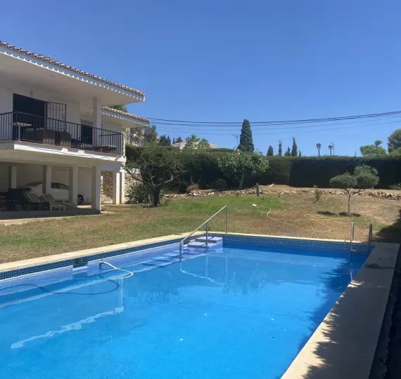 Продажа  отдельно стоящей виллы в La Capellania