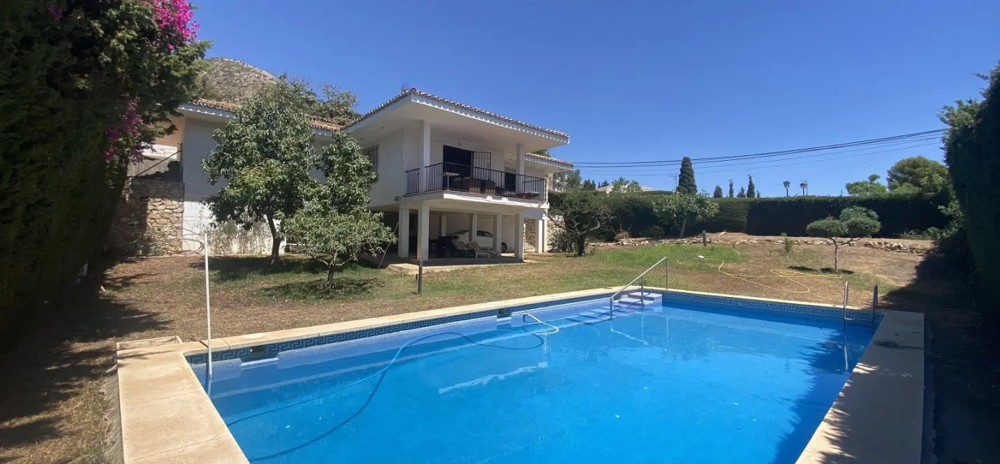 Sale of detached villa in La Capellania 2