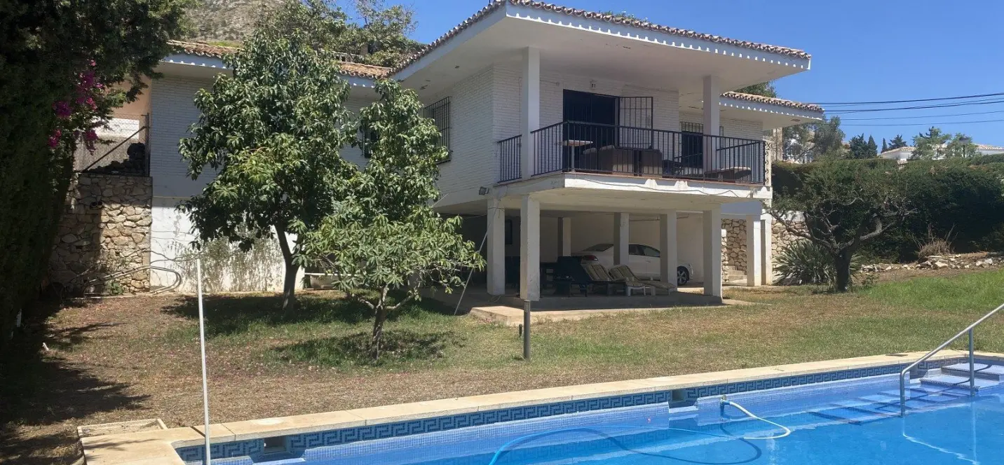 Sale of detached villa in La Capellania 3