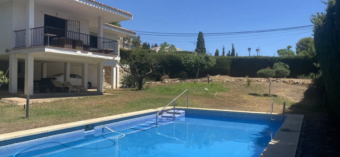 Sale of detached villa in La Capellania 4