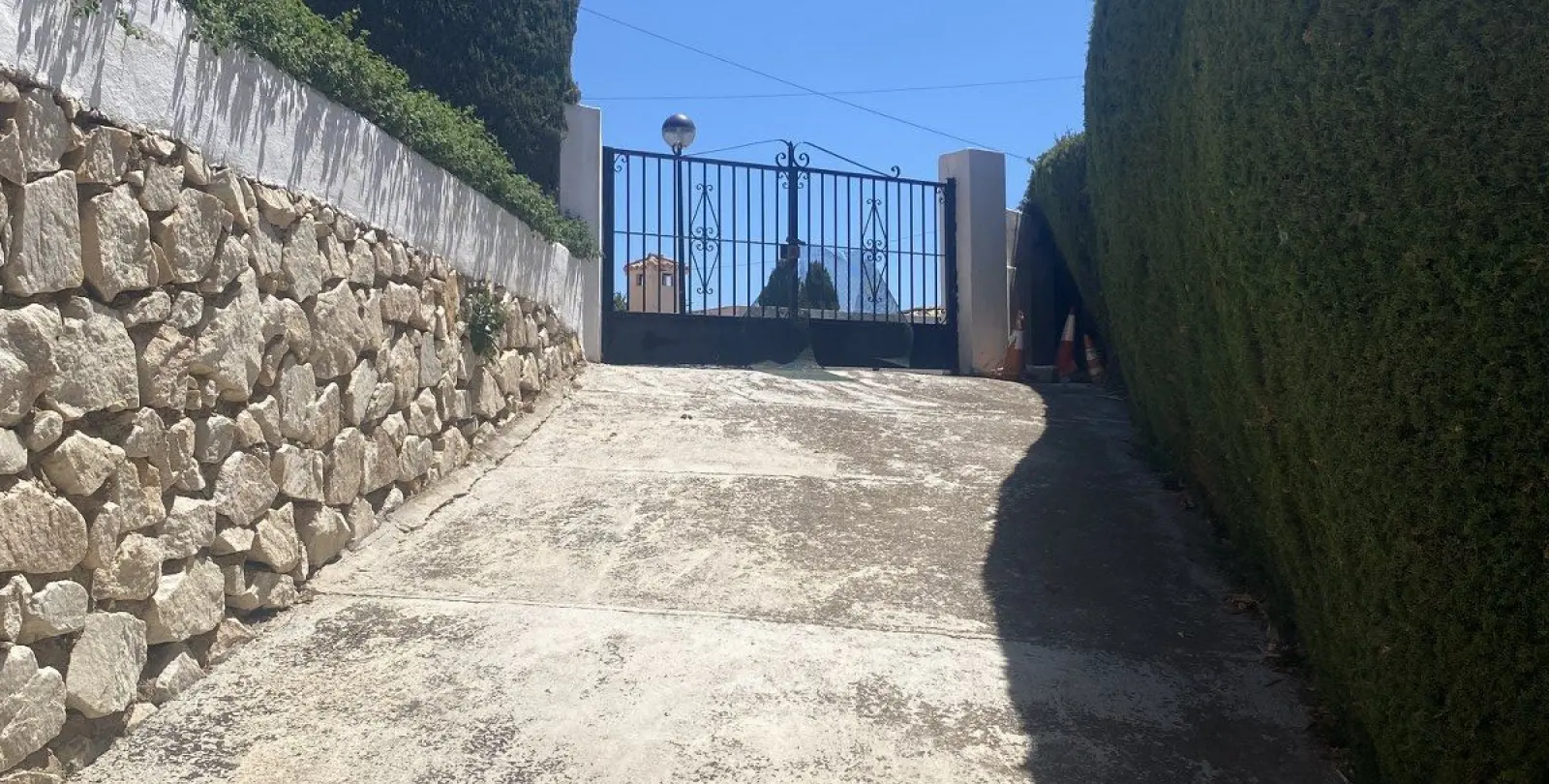 Sale of detached villa in La Capellania 14