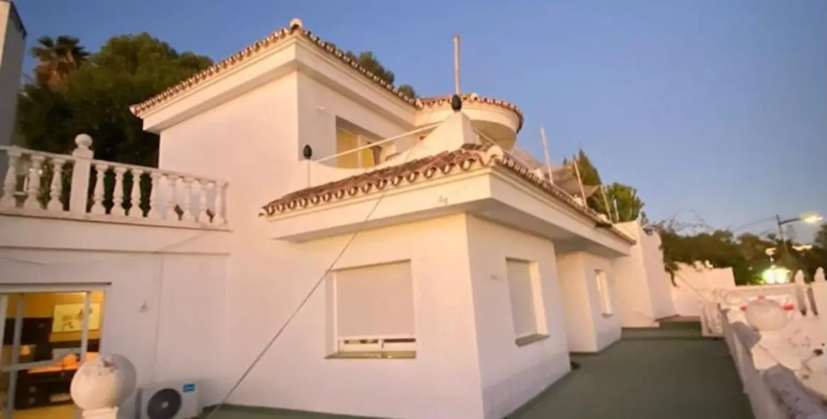 Sale of detached villa in Nueva Andalucía 1