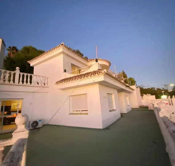 Sale of detached villa in Nueva Andalucía