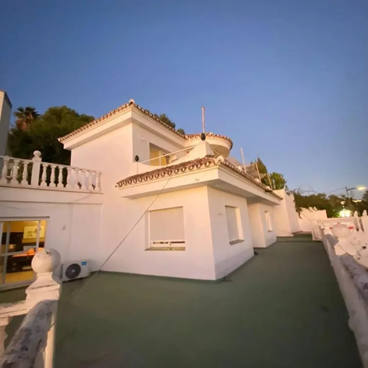 Venta de villa independiente en Nueva Andalucía