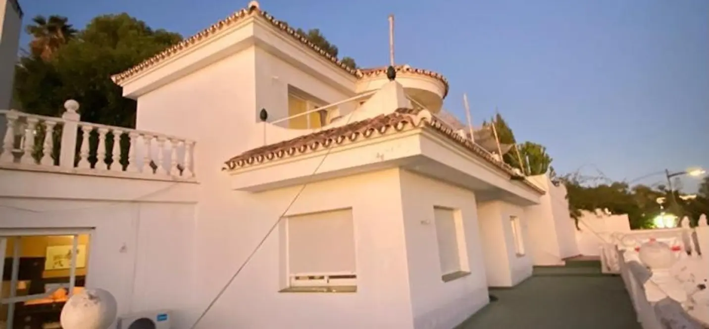 Venta de villa independiente en Nueva Andalucía 1
