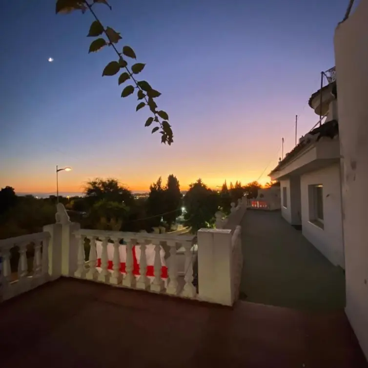 Venta de villa independiente en Nueva Andalucía