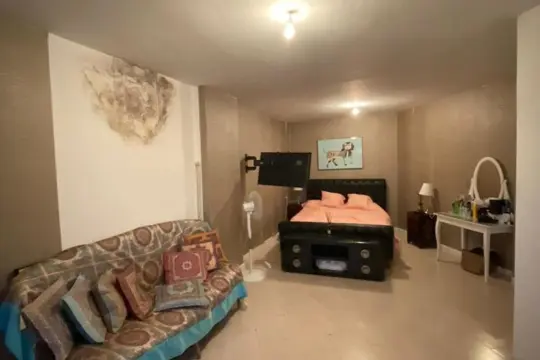 Image 6 thumb