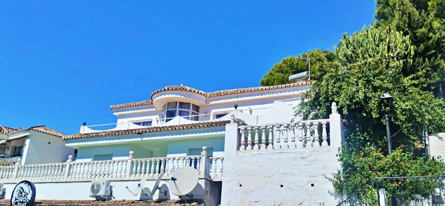 Продажа  отдельно стоящей виллы в Nueva Andalucía 2