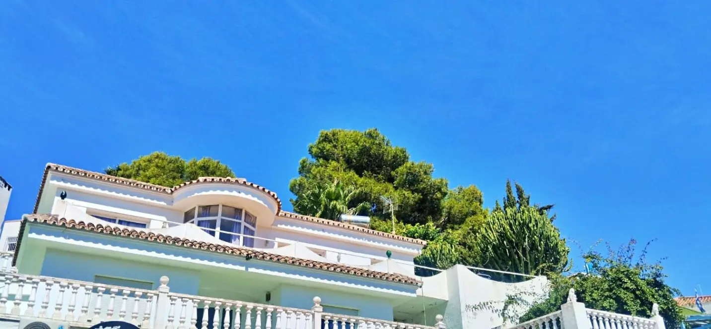 Продажа  отдельно стоящей виллы в Nueva Andalucía 3