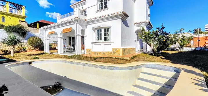 Продажа  отдельно стоящей виллы в Benalmadena Costa 0