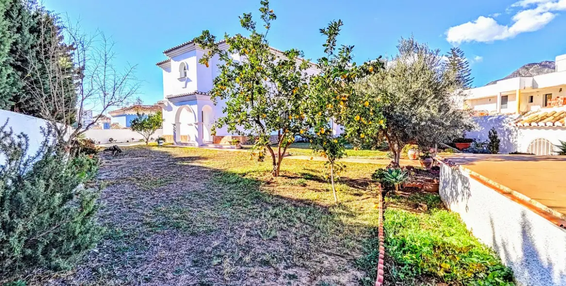 Продажа  отдельно стоящей виллы в Benalmadena Costa 2