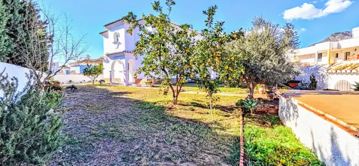 Продажа  отдельно стоящей виллы в Benalmadena Costa 1