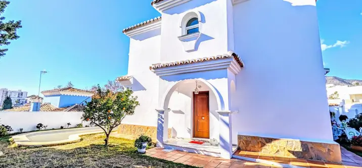 Продажа  отдельно стоящей виллы в Benalmadena Costa 3