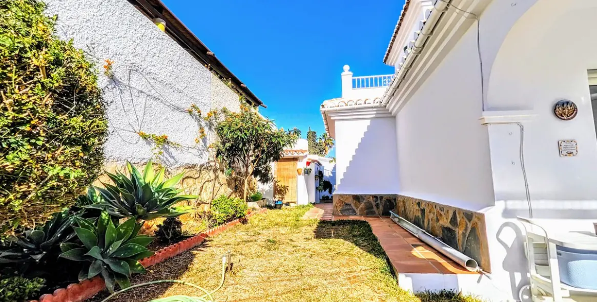 Продажа  отдельно стоящей виллы в Benalmadena Costa 8