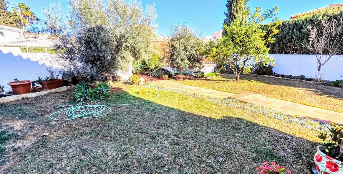 Продажа  отдельно стоящей виллы в Benalmadena Costa 11