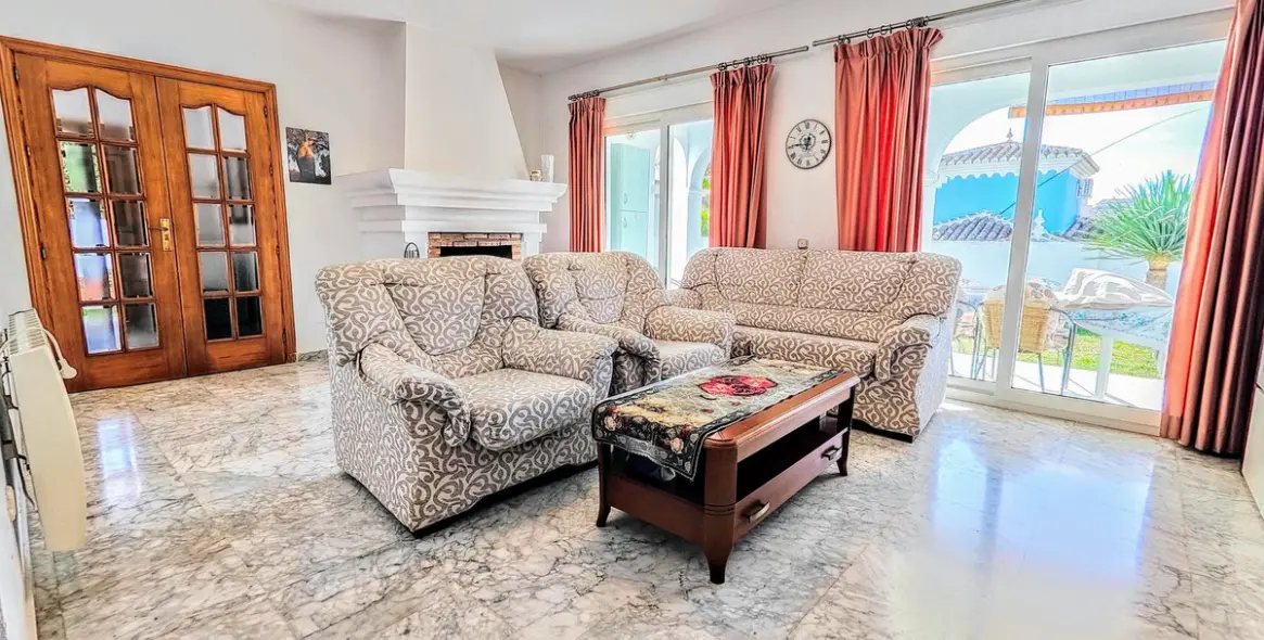 Продажа  отдельно стоящей виллы в Benalmadena Costa 12