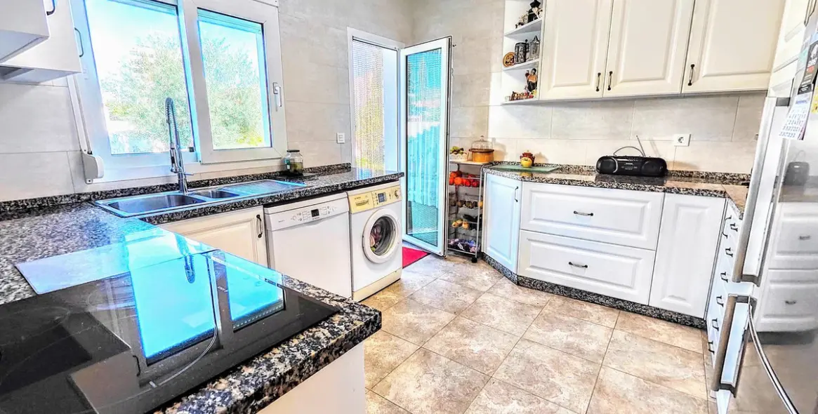 Продажа  отдельно стоящей виллы в Benalmadena Costa 25