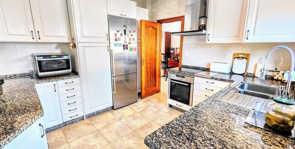 Продажа  отдельно стоящей виллы в Benalmadena Costa 26