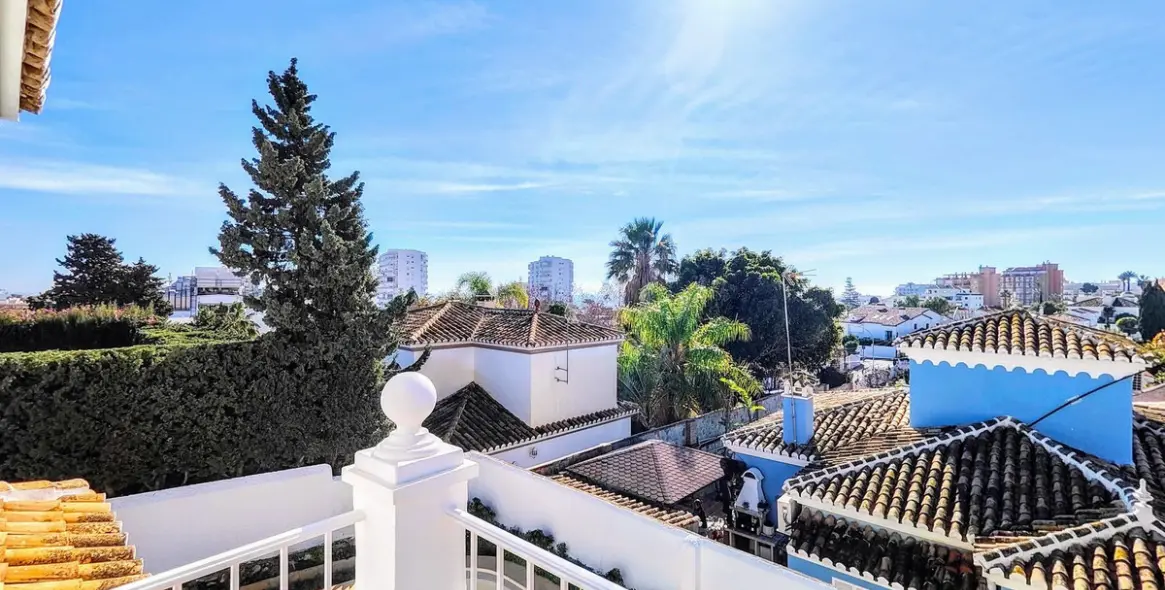 Продажа  отдельно стоящей виллы в Benalmadena Costa 35