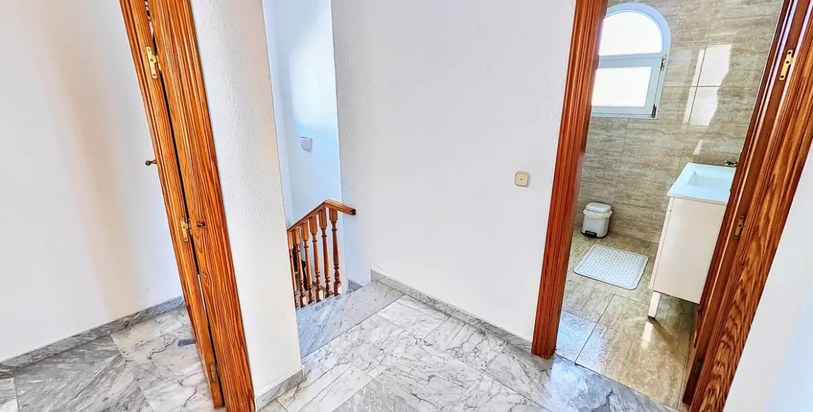 Продажа  отдельно стоящей виллы в Benalmadena Costa 43