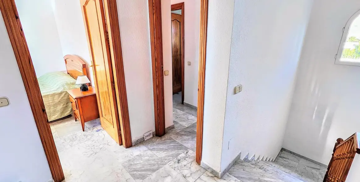 Продажа  отдельно стоящей виллы в Benalmadena Costa 44