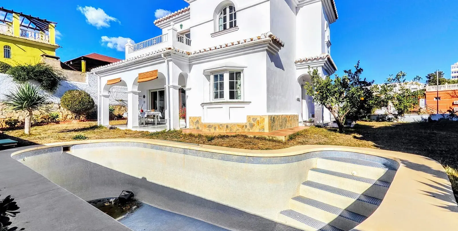 Продажа  отдельно стоящей виллы в Benalmadena Costa 1