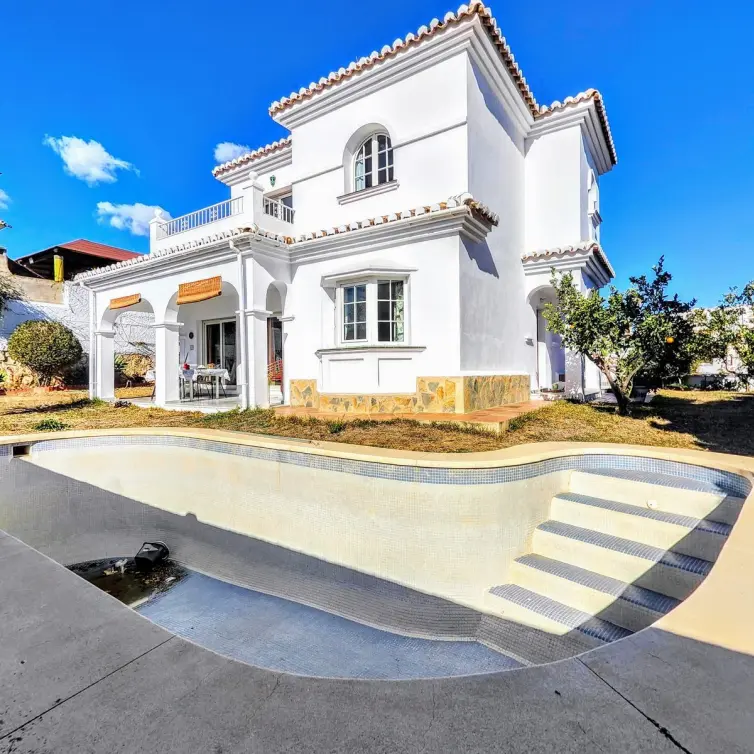 Sale of detached villa in Benalmadena Costa